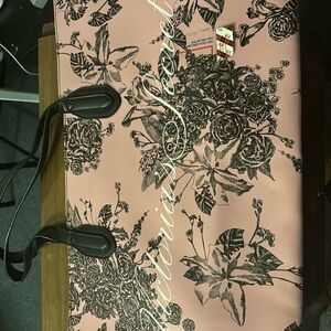 Selling this Victoria secret bag